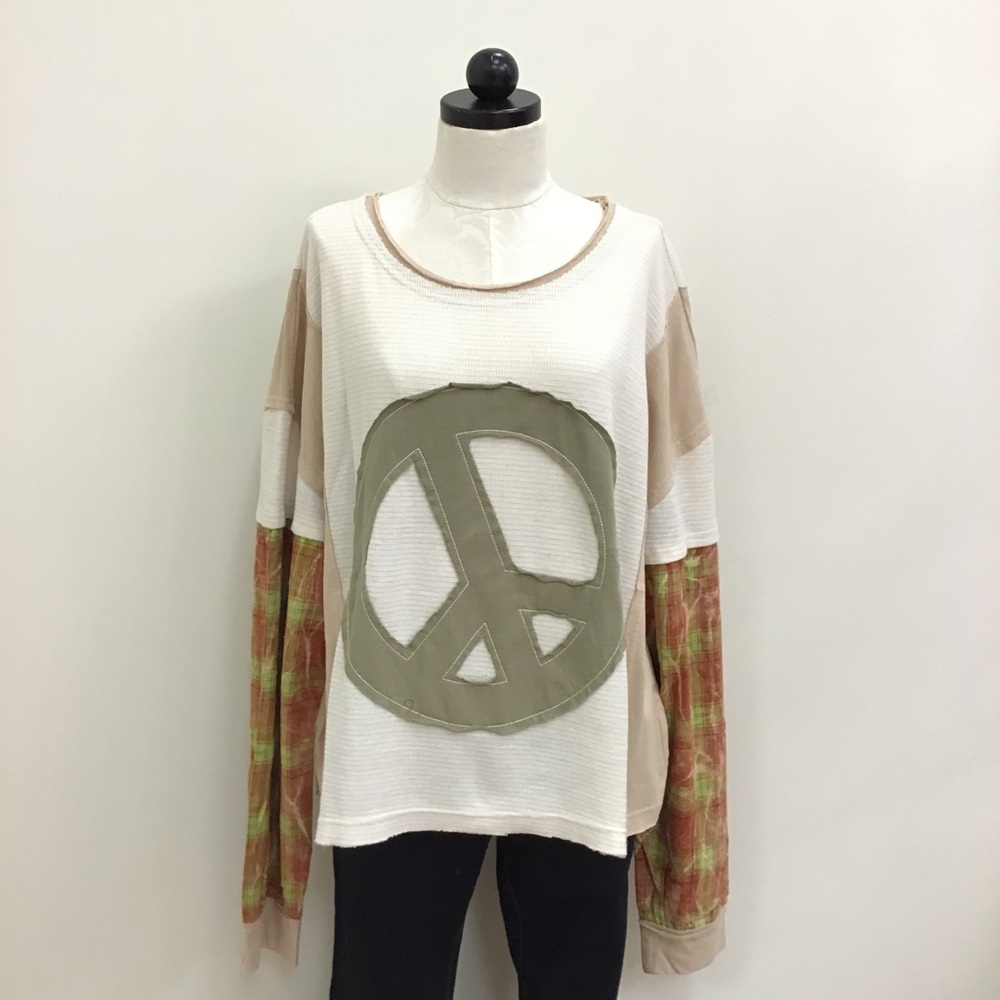 NWT Oli & Hali White Peace Sign Top With Sleeve Detail XL